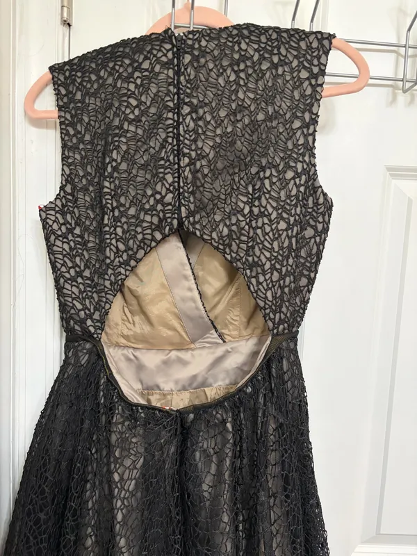 Monique Lhuillier Gown - Image 6