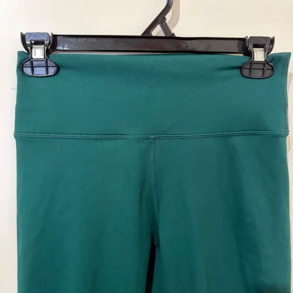 Fabletics small green define powerhold high waisted 7/8 leggings - Image 2