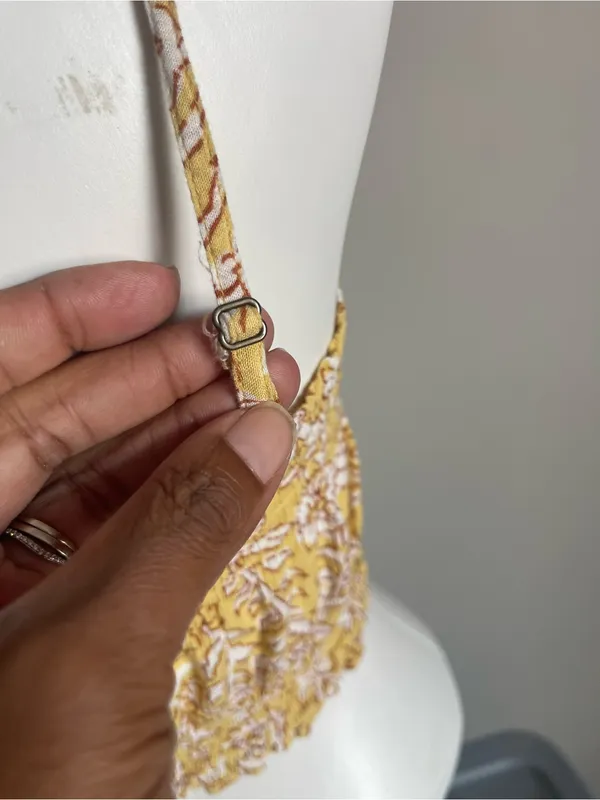 BILLABONG | Yellow Floral Smocked Crop Top Sz M - Image 6