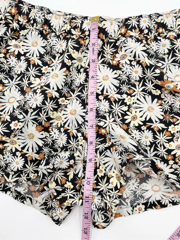 Patagonia Women's 2.5" Barely Baggies Multifunction Shorts Size Small Floral - Image 9