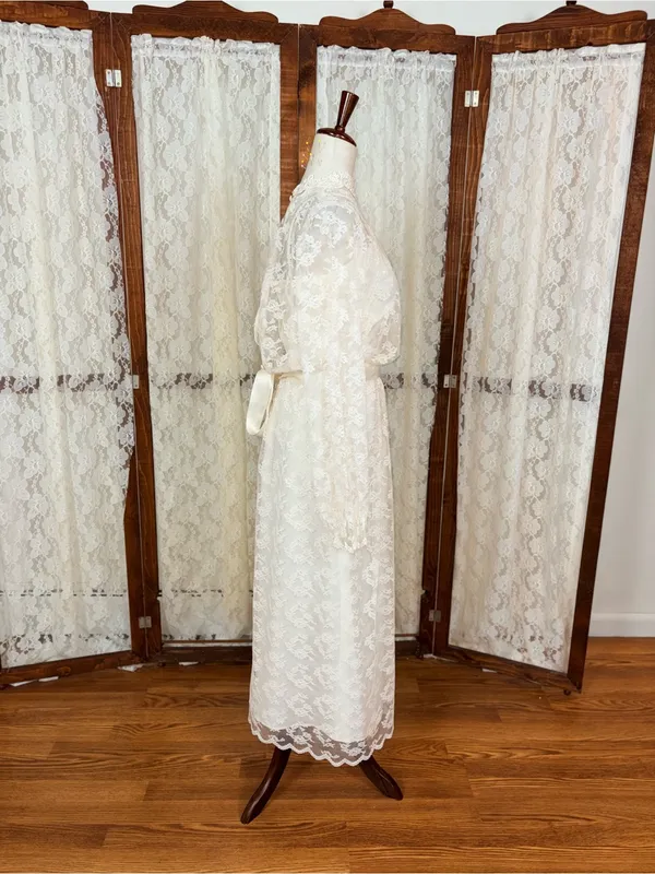Beautiful Vintage 1960s/70s Ivory Lace Tea Length Wedding Dress - Image 5