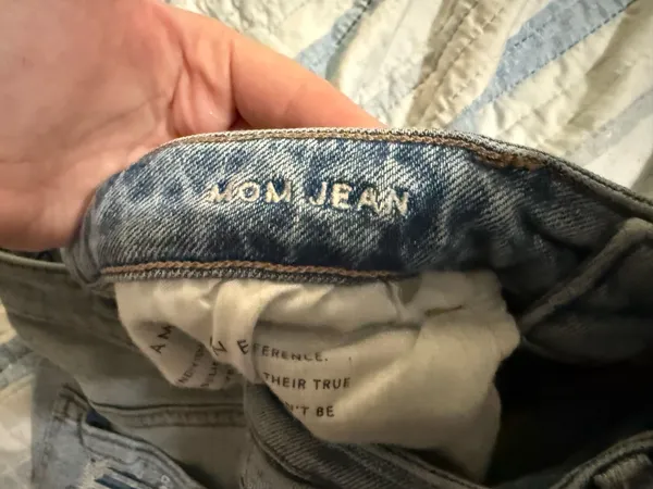 American eagle distressed mom jeans size 6 - Image 2