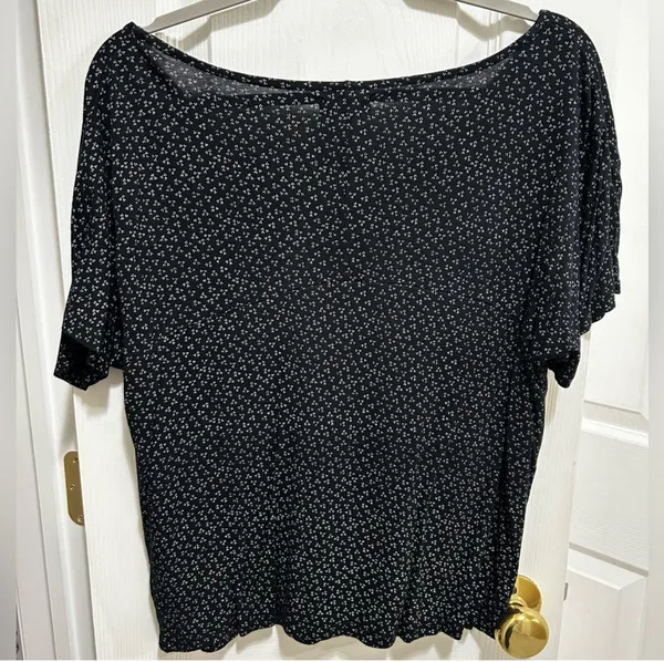 Old Navy Black Blouse - Image 2