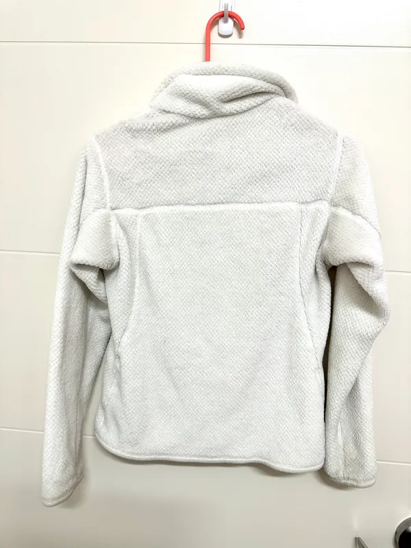 White Patagonia pullover - Image 2