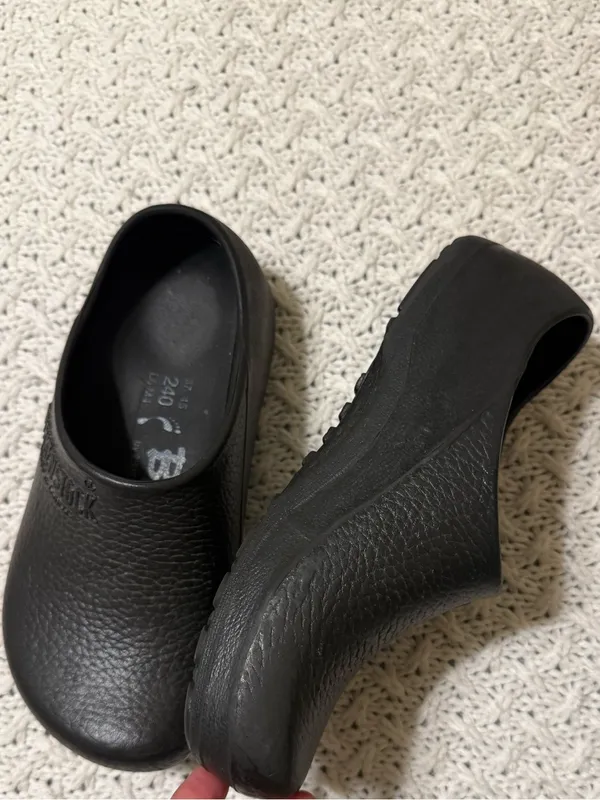 Birkenstock Womens 6 Men’s 4 Black Slip-On EVA Clogs - Image 3
