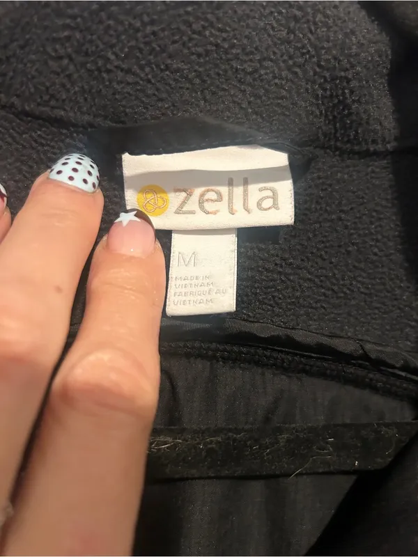 ZELLA woman’s black puffer vest size medium - Image 6