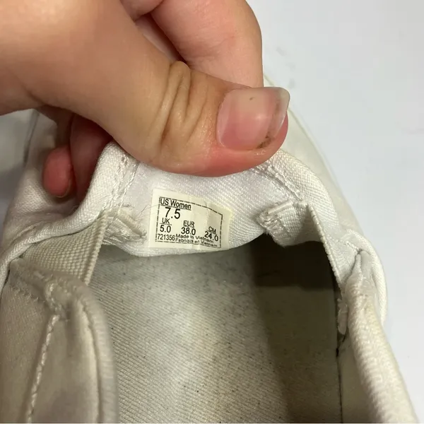 Vans off the wall all white slip‎ on sneakers women’s size 7.5 - Image 8