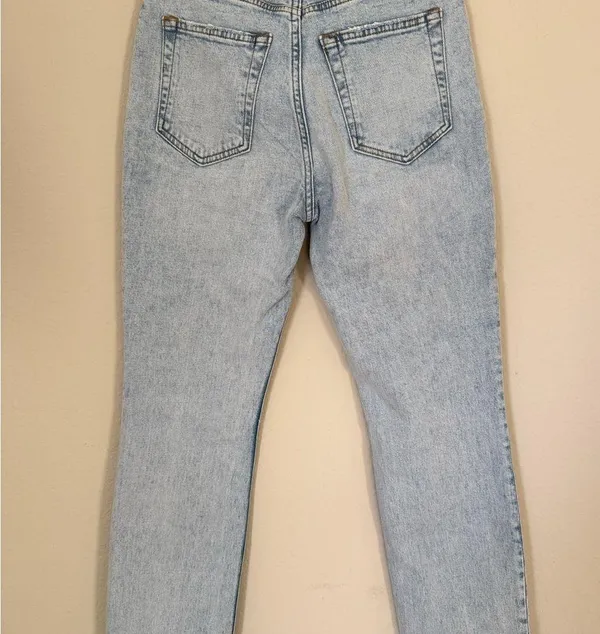 Abercrombie and Fitch Ultra High Rise 90s Straight Jean - Image 6
