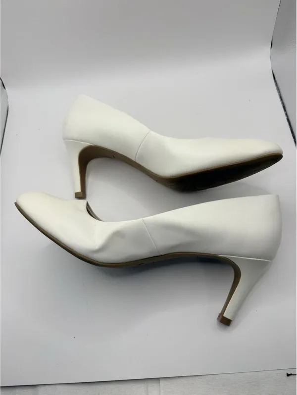 Dexflex Comfort Pump Shoes, White, Size 8.5 , - Image 2