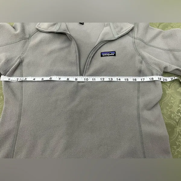 Patagonia Light Gray Fleece Pullover - Image 6