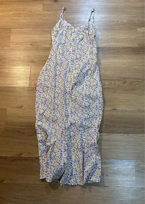 NWT Cupshe Brisa M White Purple Ditsy Floral Ruched Ruffle Midi Dress - Image 6
