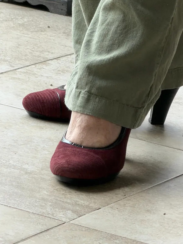 Clarks Burgundy Suede Pumps Women’s Mid Heel Classic Comfort Dress Shoes - Image 2