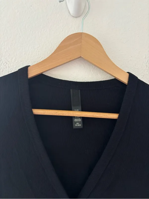 Skims soft lounge top in black - Image 3