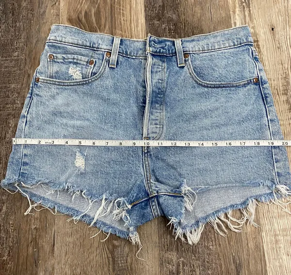 Levi's 501 High-Waisted Shorts - Image 5