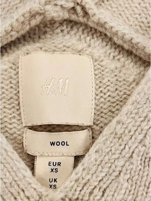 H&M Premium 100% Lambswool Beige V-Neck Slouchy Knit Sweater - Image 3
