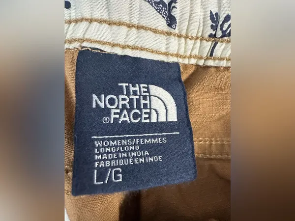 63. Northface women’s large shorts brown - Image 4