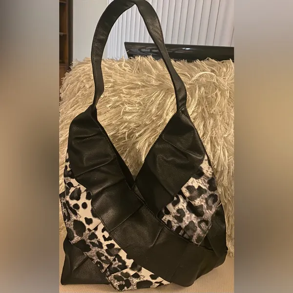 Animal Print Ruffle Shoulder Bag | Black Faux Leather Leopard Purse - Image 4
