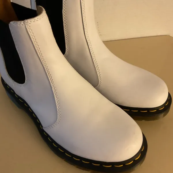 Dr. Martens women White leather Chelsea Platform Boots with Black Elastic 10 - Image 4