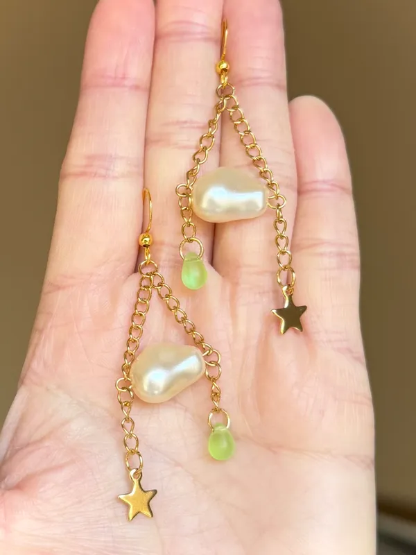 Handmade gold tone stainless steel unique fairy whimsy dangle earrings💐💚 - Image 4