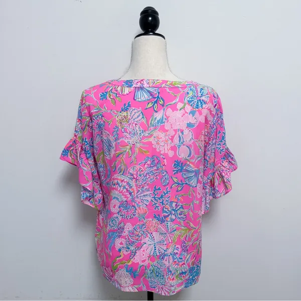Lilly Pulitzer Pink Isle Quinna Shell Me Something Good V Neck Short Sleeve Top - Image 4