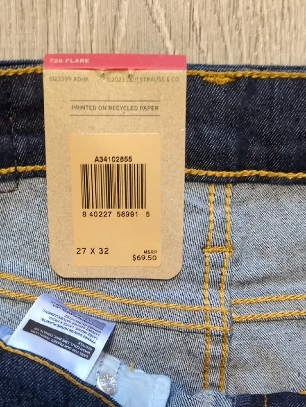 Levi's 726 Flare Jeans Size 27x32 - Image 2