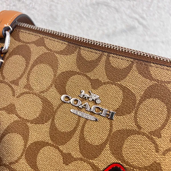 coach Gallery Tote In Signature Canvas With Patches CJ603 - Image 5