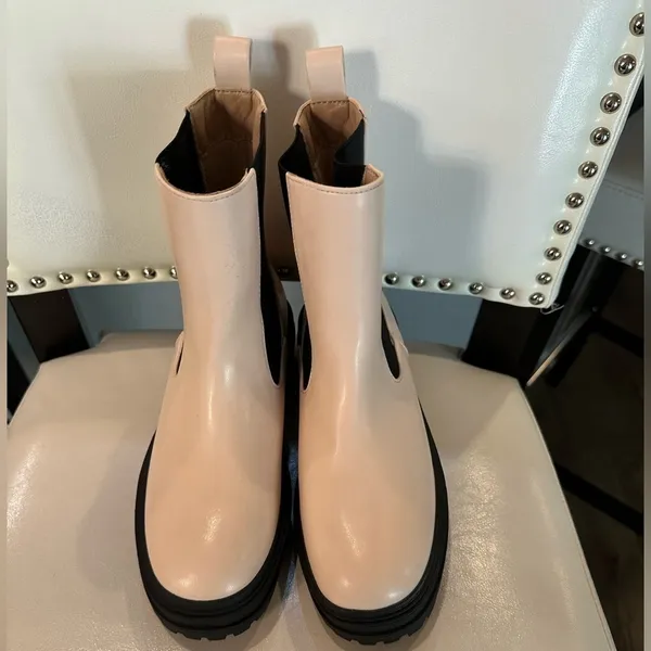 Lulu’s New Derrie Light Nude Platform Ankle Boots Chelsea Women’s Size 6.5 - Image 3