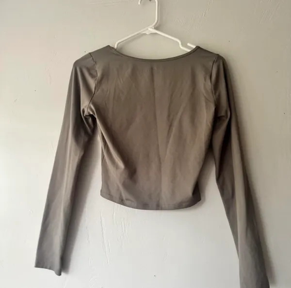 Hollister light brown fitted top - Image 2