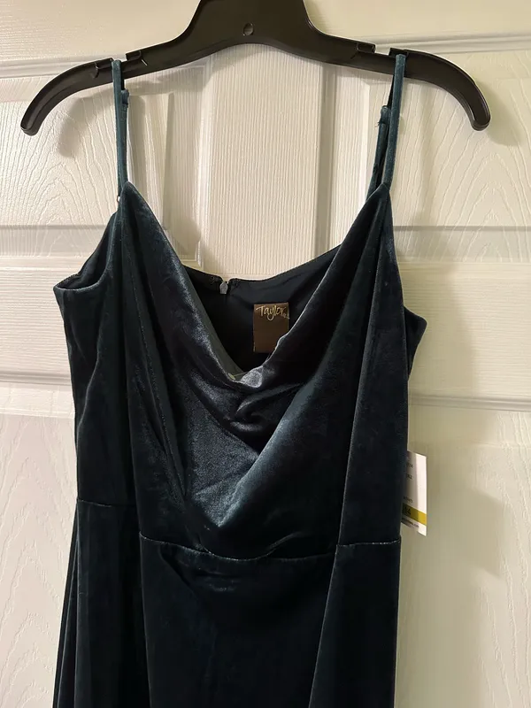 Emerald Green Velvet Dress - Image 2
