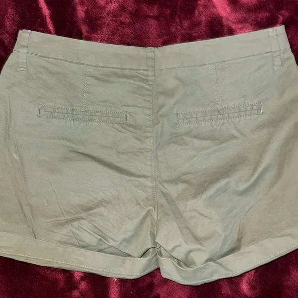 Old Navy Women's Green‎ Cargo Shorts 4 - Image 3