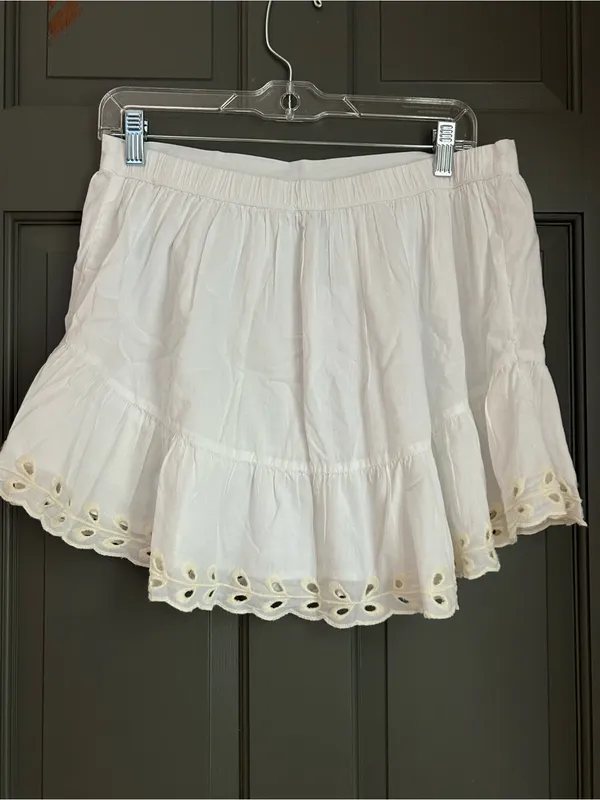 American Eagle Outfitters White Eyelet Hem Tiered Mini Skirt medium - Image 2