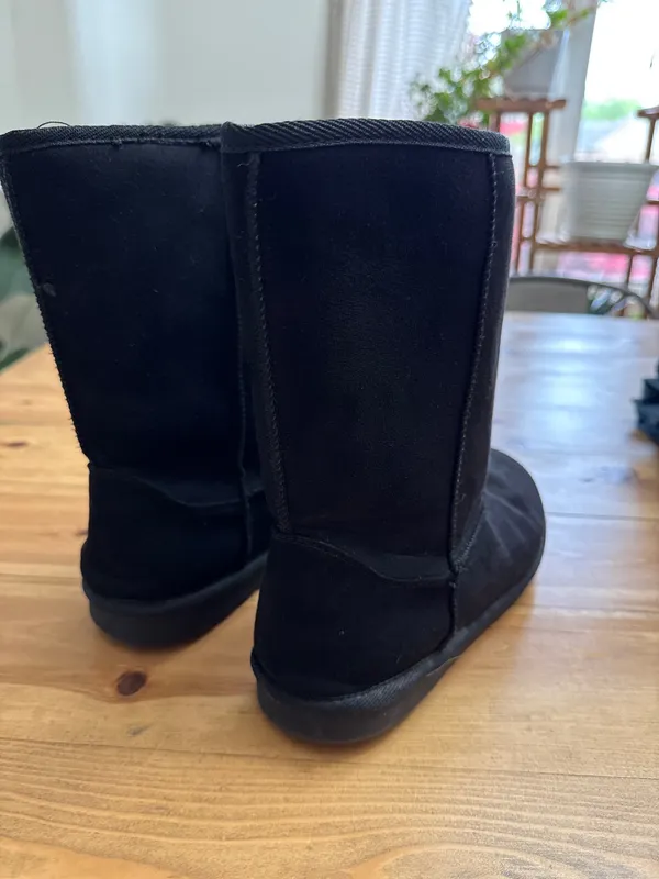 Black Fuzzy Boots BEARPAW - Image 2