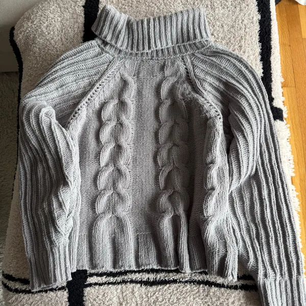 Gray turtleneck sweater - Image 4