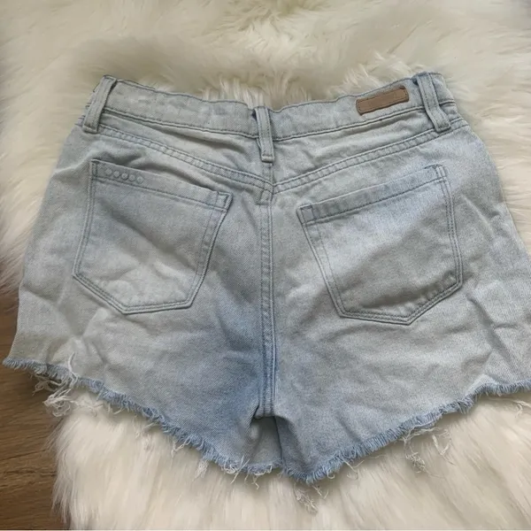 Blank NYC the Fulton Roll Up Light Blue Jean Shorts Size 28 - Image 5