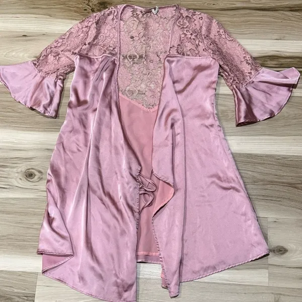 Essue Dusty Pink Satin Robe Women’s Small - Image 4