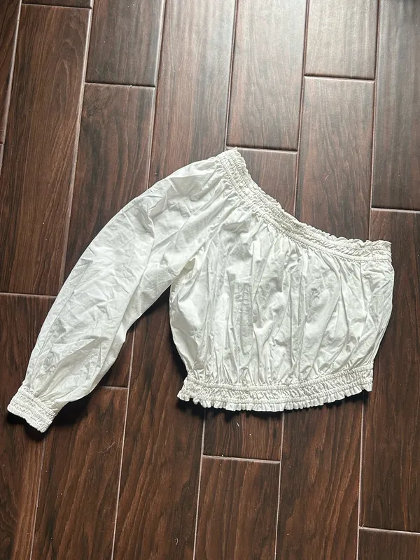 Free People One-Shoulder White Smocked Waist Top size Small - Image 2