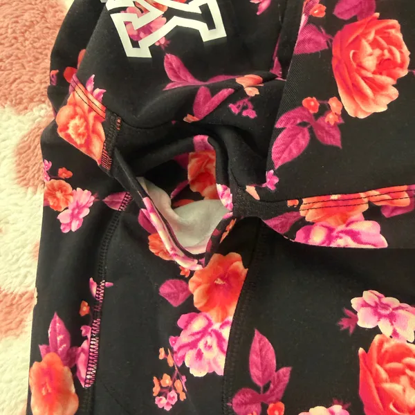 🌸 Brand New Victoria’s Secret PINK Floral Leggings w/ Pockets XS/S – Black Rose Print Yoga Pants 💖🔥 - Image 7