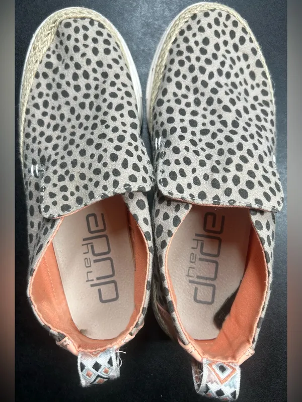 Hey Dude Women’s Size 7 Peyton Cheetah Beige Slip In Shoes - Image 5