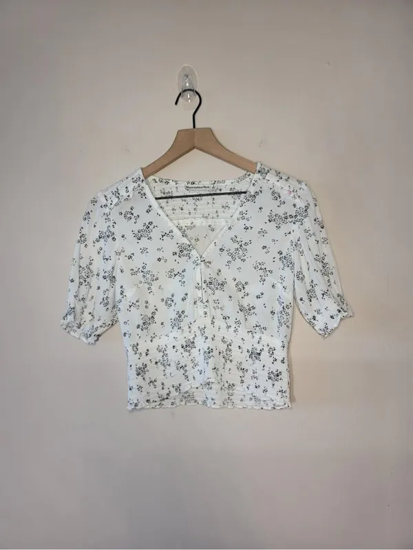 Abercrombie & Fitch Ditsy Floral Smocked Blouse Fairy S - Image 6
