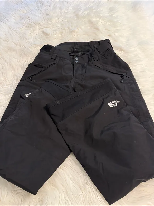 The North Face Black Ski Snow Pants size SP inseam 30” lots of pockets - Image 11