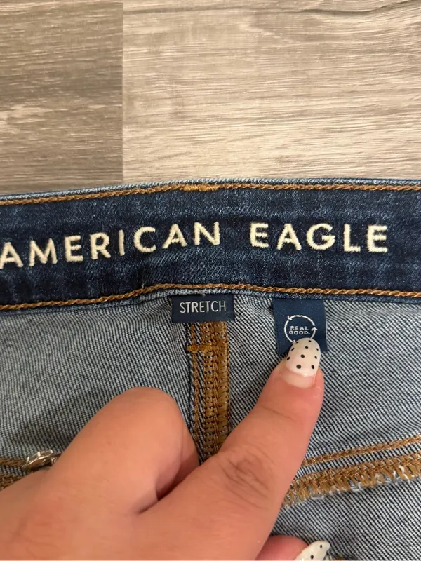 American Eagle Women’s High Rise Med Wash Blue Denim Mom Jeans Size 12 Reg - Image 5