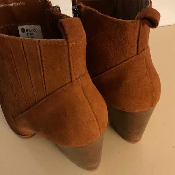 Blondo women suede Chelsea waterproof Cognac Suede Ankle Booties size 9.5 - Image 9