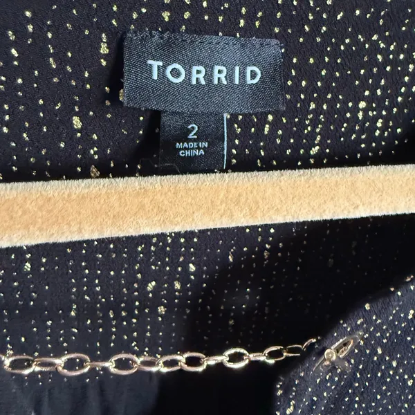 Torrid Womens Blouse Sz 2 2X 18 20 Black Gold Crepe Chain Detail 3/4‎ Sleeve - Image 10