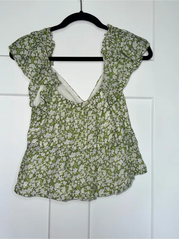 Old Navy Green Floral Ruffle Strap Tank - Image 2