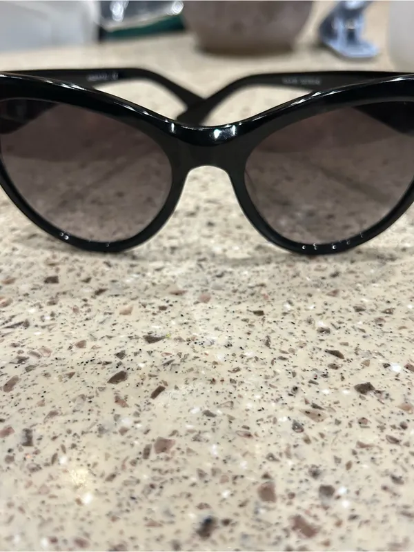 Yunison women’s Jet Black Sunglasses - Image 2