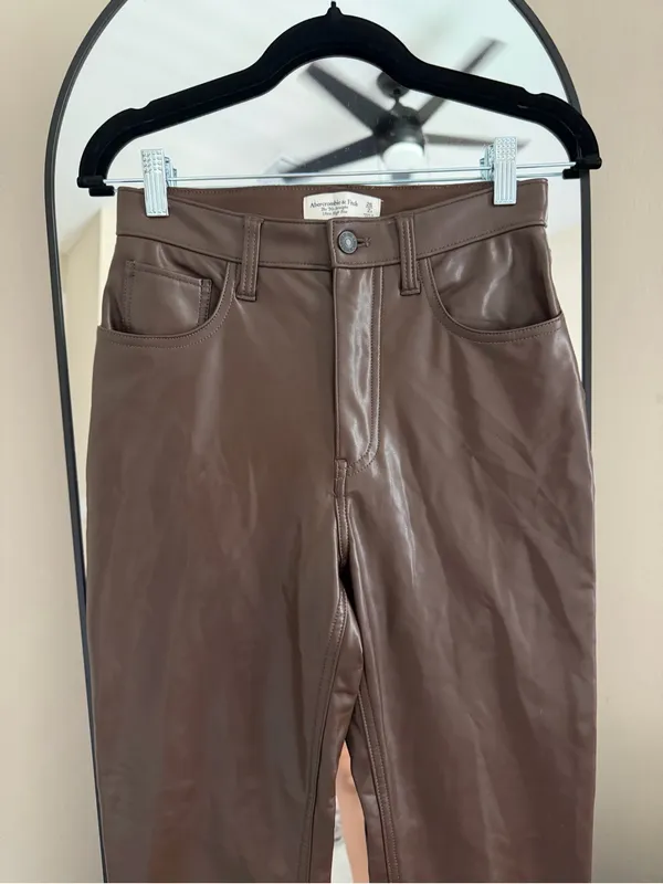 abercrombie and fitch the 90's straight ultra high rise brown leather pant - Image 3