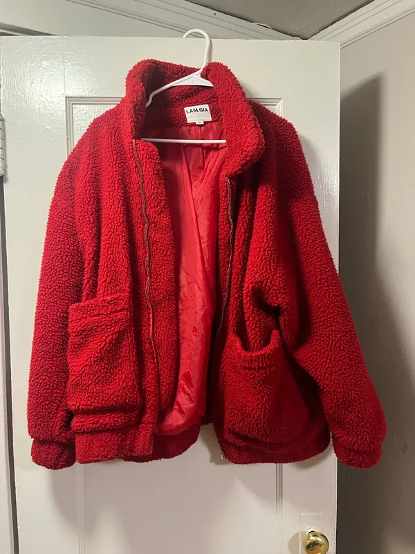 I am Gia Coat - Image 3
