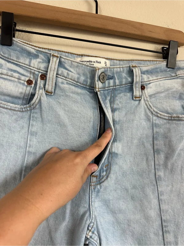 Abercrombie & Fitch The Skinny High Rise Split Leg Jeans - Image 8