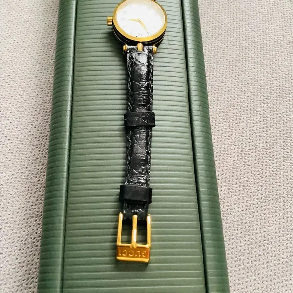 Ladies GUCCI SHELLY LINE watch 🔥🔥🔥 - Image 3