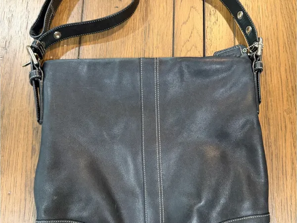 Coach Black Leather Shoulder Bag with Silver Hardware - Image 5